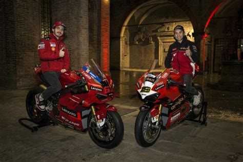 Ducati Vous Permet De Monter Sur La Moto Des Champions Panigale V4