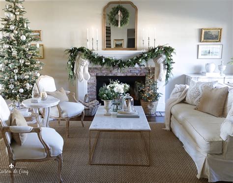 Neutral French Christmas: Simple Decorating Ideas