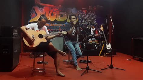 Seberkas Sinar Nike Ardilla Live Acoustic Cover By Kipli Gembozt