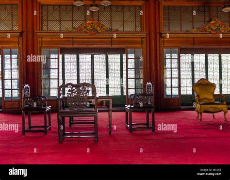 Interior room in Gyeongbokgung Palace in South Korea Stock Photo - Alamy