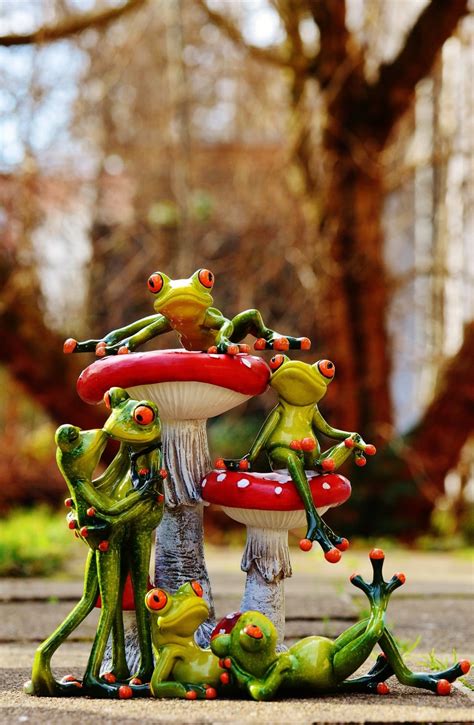 Green Frogs On Red And White Mushroom Ceramic Figurine Free Image Peakpx