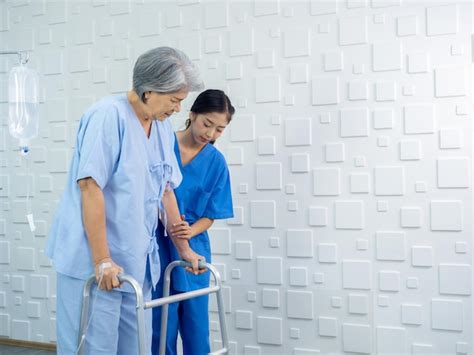 Premium Photo Elderly Asian Woman Patient Trying To Walk On Walking