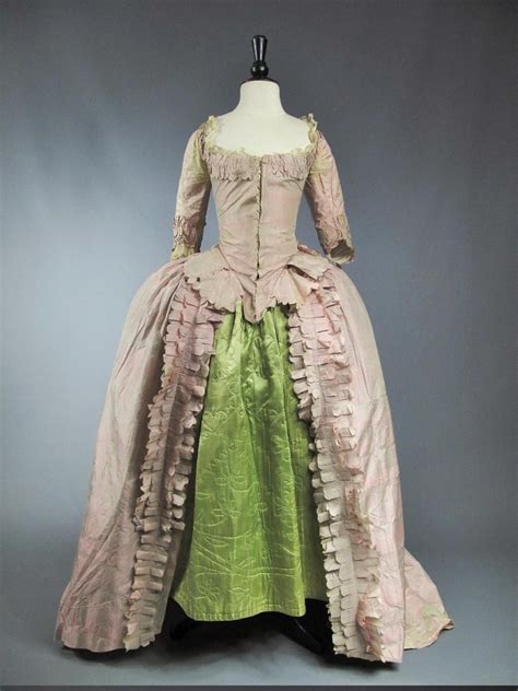 Manteau De Robe à Langlaise En Taffetas Changeant XVIIIe Siècle