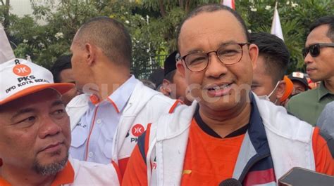 Viral Foto Anies Baswedan Pegang Celana Dalam Wanita Ternyata Hoaks