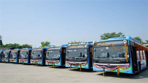 Delhi Cm Arvind Kejriwal Lg Vinai Kumar Saxena Flag Off 350 E Buses India Tv