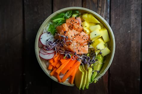 Poke Bowl mit Lachs und Sesamsoße firechefs de