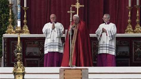 Así fue la despedida del Papa Francisco a su predecesor Benedicto XVI