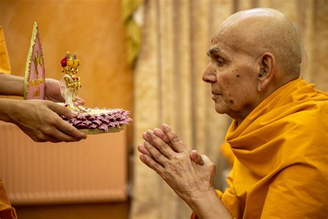 Darshan Smruti Baps Swaminarayan Temple Mandir Daily Darshan