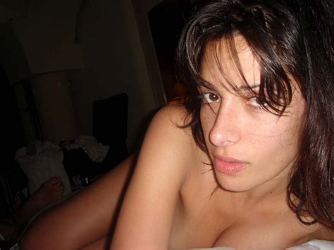 Sarah Shahi Exposing Her Sexy Nude Body And Hot Ass On Private Photos