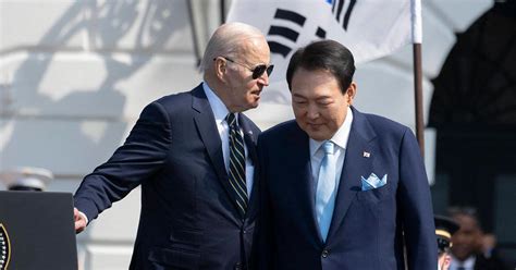 President Joe Biden S Cheat Sheet Shows He Was Tipped Off About