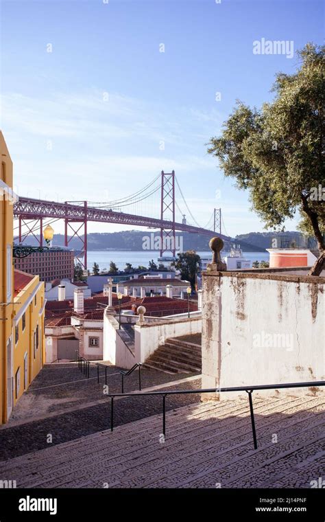 Les Escaliers Menant Au Miradouro De Santo Amaro Avec Sa Vue Couper