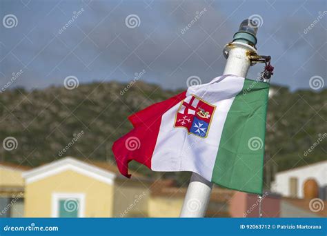 A Bandeira Da Marinha Italiana No Vento Foto De Stock Imagem De