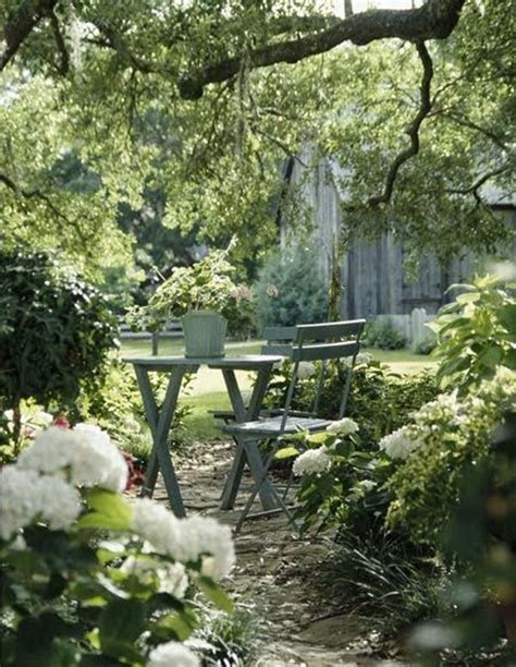 20 Outdoor Reading Nooks With The Secret Garden Homemydesign Shade