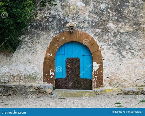 Porta De Madeira Azul Na Casa Rural Velha Imagem De Stock Imagem De