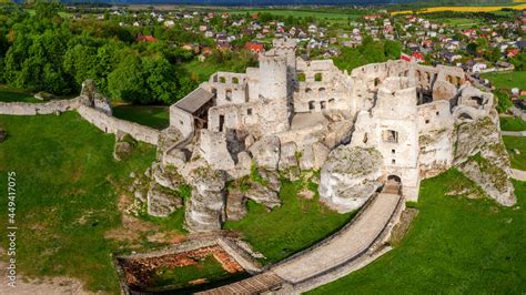 Szlak Orlich Gniazd Zamek Ogrodzieniec We Wsi Podzamcze Foto De Stock