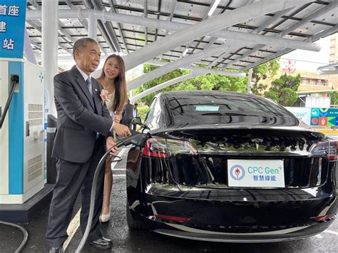 中油新竹首座電動車「快充站」在這！ 1個月內免費充電 新竹市 中時