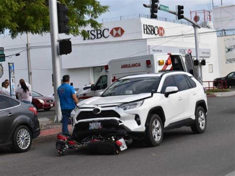 Diario del Yaqui Chocan camioneta y moto en céntrico crucero