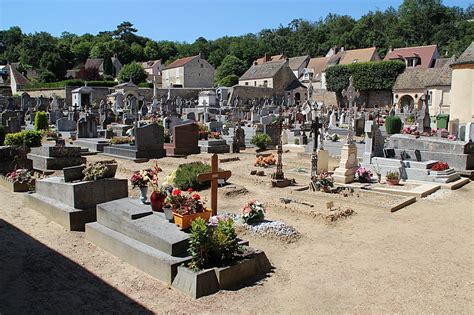 Cimetière à Montfort l Amaury PA00087550