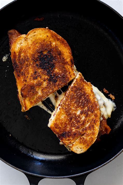 Crispy bacon brie grilled cheese sandwich with caramelised onions - Simply Delicious