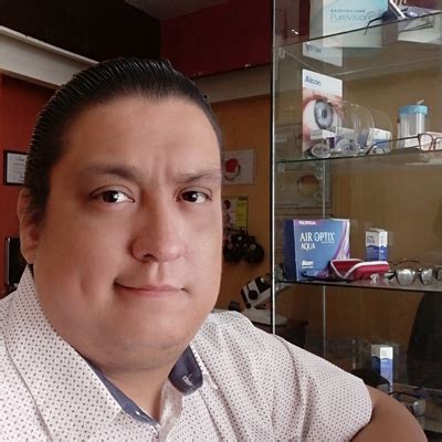 Emmanuel Hernández Optometrista desde hace 7 años en Zamorano Colón