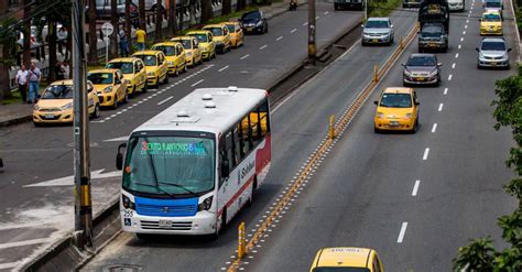 En diseño carril a contraflujo para buses en plena avenida Guayabal