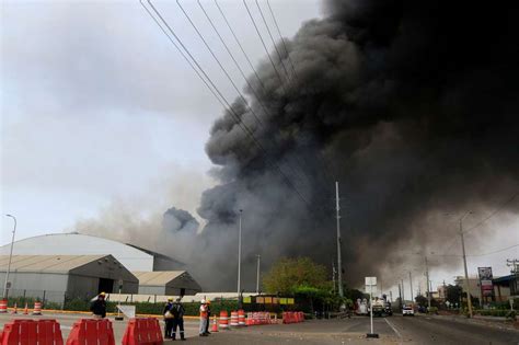 Controlaron Incendio En Bodega De Contecar Cartagena Cu Les Fueron