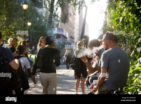 Smokers Hi Res Stock Photography And Images Alamy