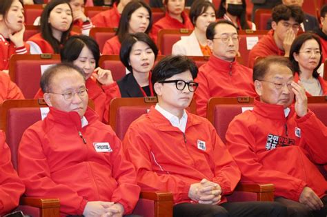 Exit Polls Forecast Landslide Victory For Opposition In Korea The