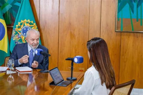 Record demite jornalista após vazamento de entrevista presidente