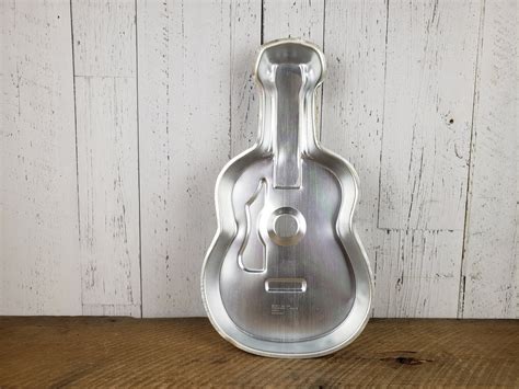 Vintage Guitar 1977 Wilton Cake Pan Music Instrument Aluminum Jello Mold 502 933 Baking Bake