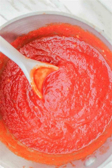 Homemade Pizza Sauce With Fresh Tomatoes