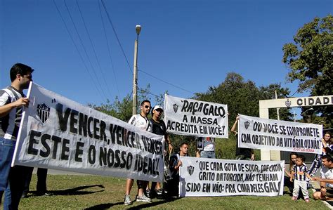 Torcedores Levam Faixas Ao Ct E Apostam Na Vaga Na Libertadores