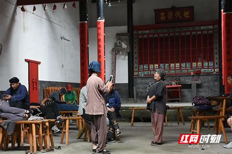 探班《半条棉被》电影丨众主创：不忘初心 珍惜当下百科ta说