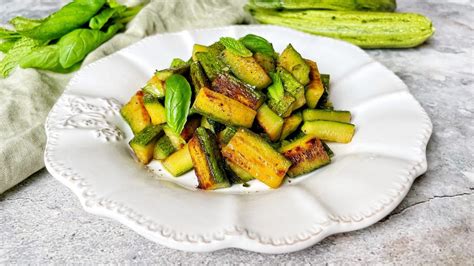 Zucchine In Umido La Ricetta Del Contorno Leggero E Gustoso