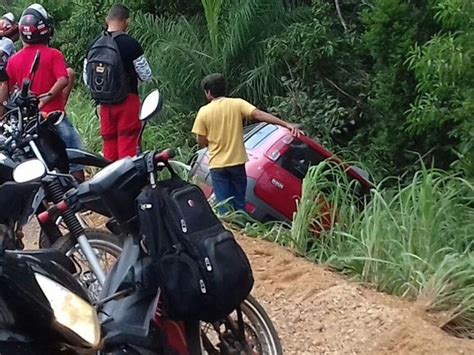 G1 Motorista Fica Ferido Após Carro Capotar E Cair Em Barranco Na To