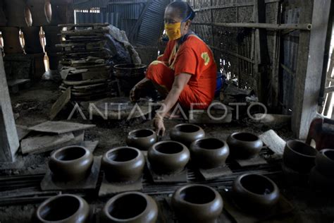 PRODUKSI GERABAH TANAH LIAT DI TAKALAR ANTARA Foto