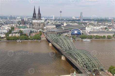 puente hohenzollern y catedral de colonia en colonia, alemania 9369067 ...