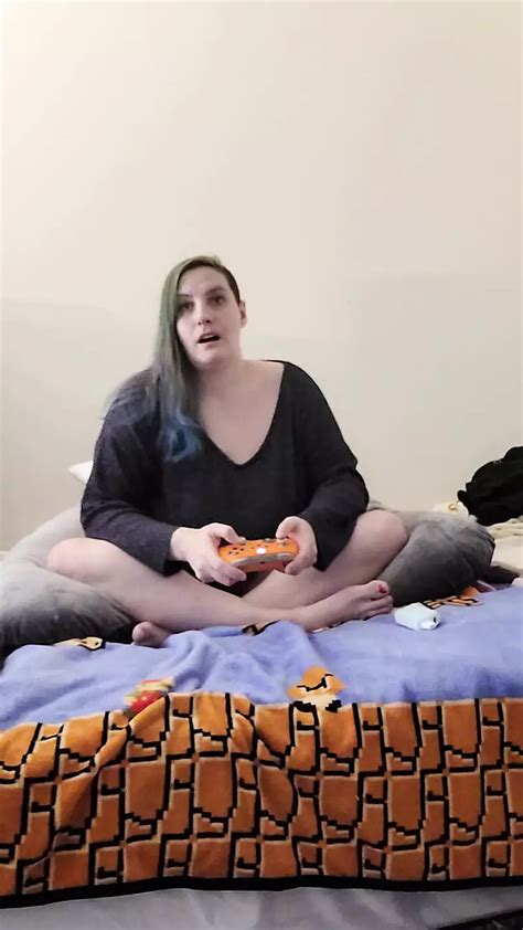 Gamer Milf Mostra Come Si Eccita Mentre Gioca Xhamster