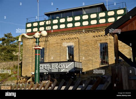 Settle railway station in the Yorkshire Dales Stock Photo - Alamy