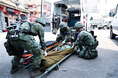 【漢光37號演習day4】大量傷患救護 展現高效應處 軍聞 【漢光37號演習day4】大量傷患救護 展現高效應處 青年日報