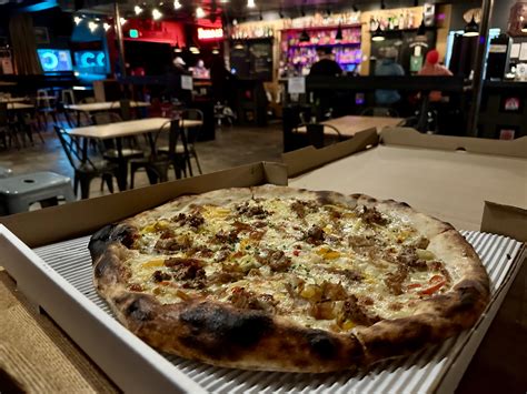 Stevie's Famous pizza opens new Beacon Hill location in Seattle - Axios