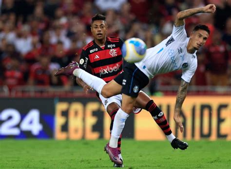 Flamengo bate o Grêmio e retoma liderança veja mais resultados