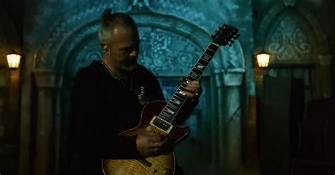 Bekende Metalband Neemt Clip Op In De Efteling Dansen Met De Dood