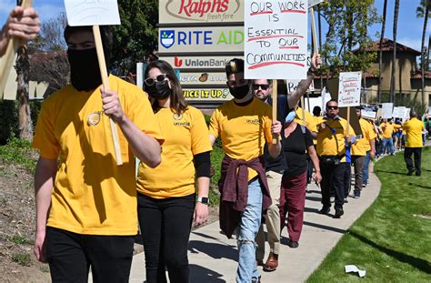 Grocery workers voting this week on whether to authorize strike • Long ...