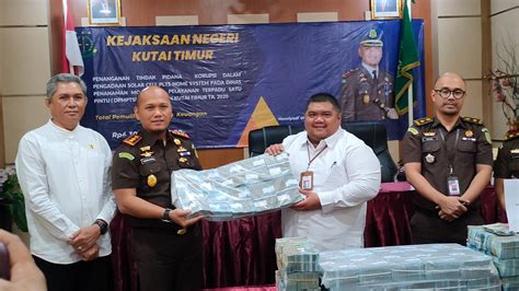 Selamatkan Uang Negara Rp4 3 Miliar Kejari Kutim Serahkan Uang Korupsi