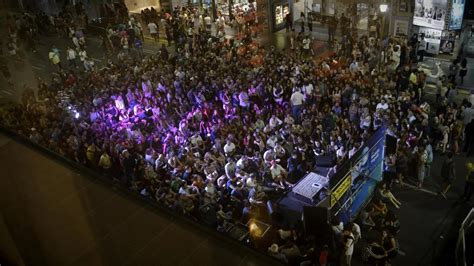 La Noche De Las Librerías Cuando La Calle Corrientes Se Transforma En