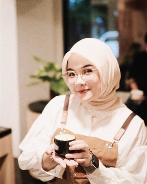 Tak Kalah Cantik Dari Fuji Ini Potret Zhadela Mantan Pacar Asnawi