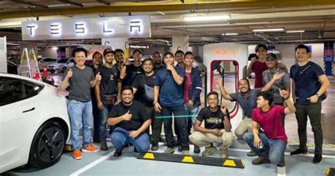 Tesla Supercharger Dipasang Oleh Tenaga Tempatan Dari Ev Connection