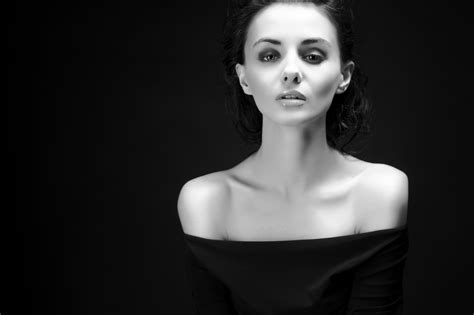 Wallpaper Bare Shoulders Monochrome Portrait Face Women 2000x1333