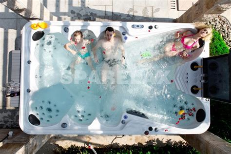 Outdoor Hot Cool Person Sexy Massage Party SPA Hot Tub Hot